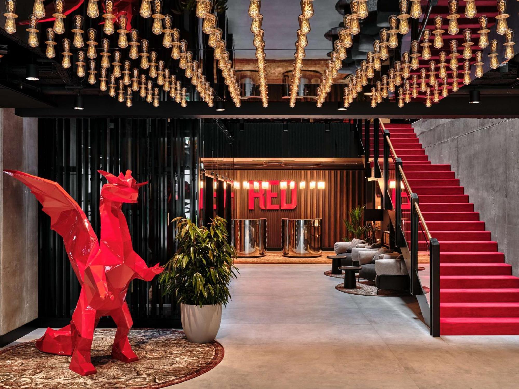 Radisson Red Hotel & Radisson Red Apartments, Краков Экстерьер фото