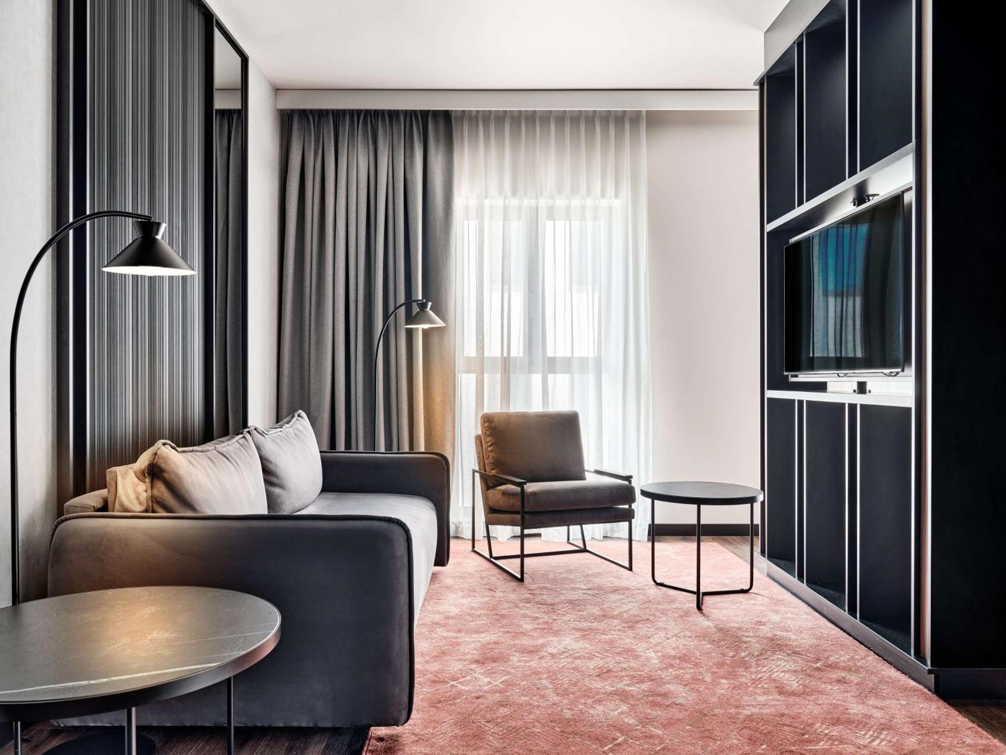 Radisson Red Hotel & Radisson Red Apartments, Краков Экстерьер фото