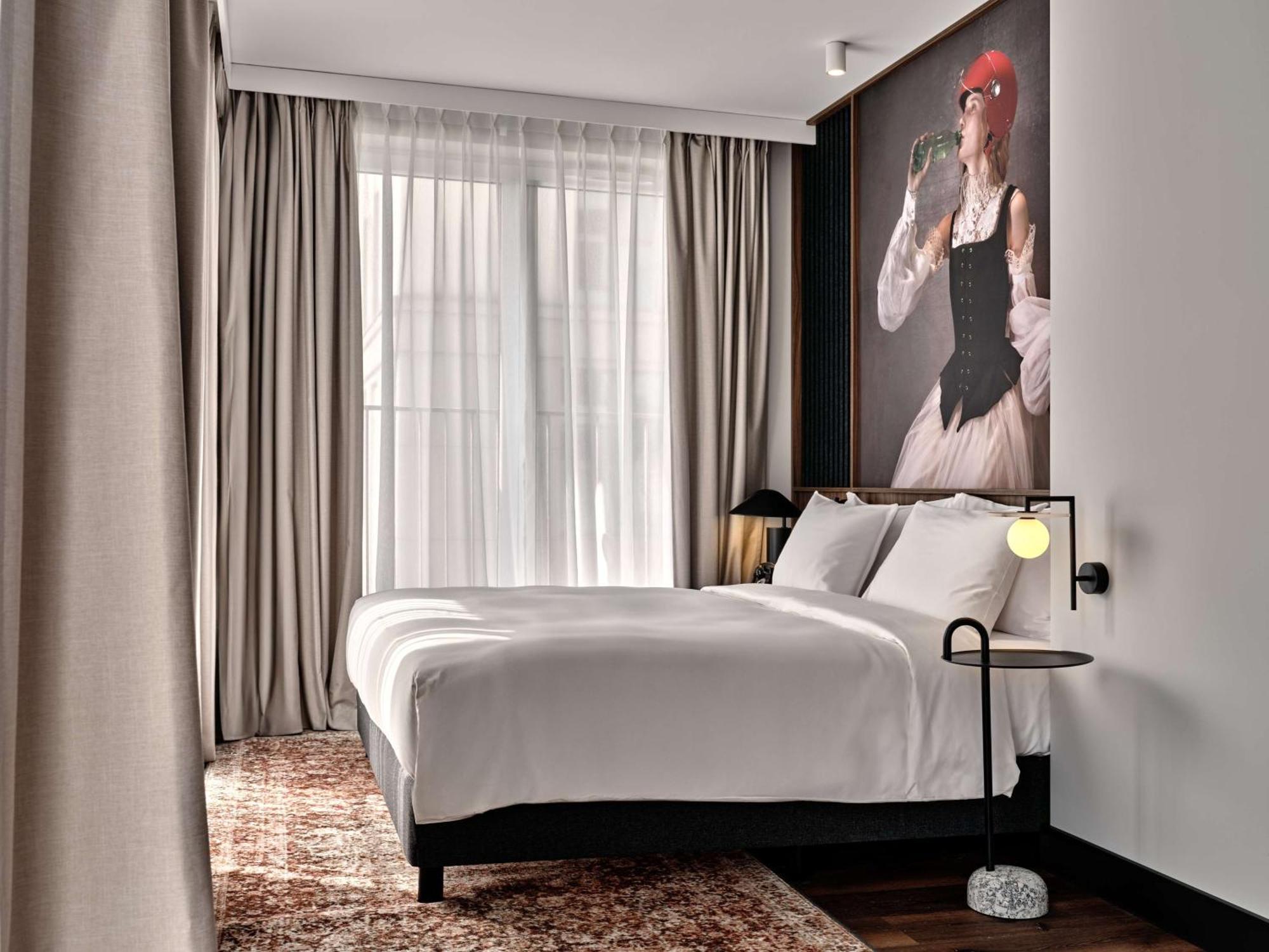 Radisson Red Hotel & Radisson Red Apartments, Краков Экстерьер фото