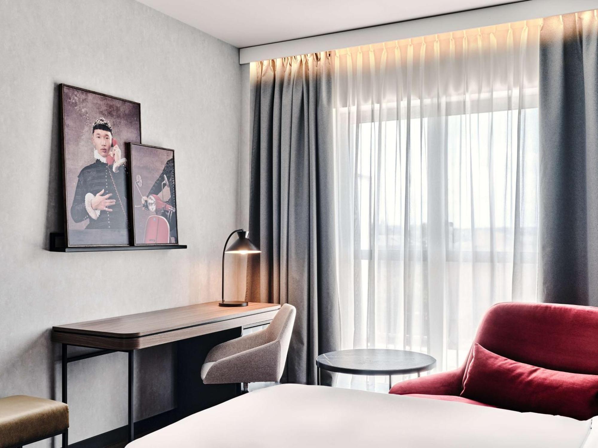 Radisson Red Hotel & Radisson Red Apartments, Краков Экстерьер фото