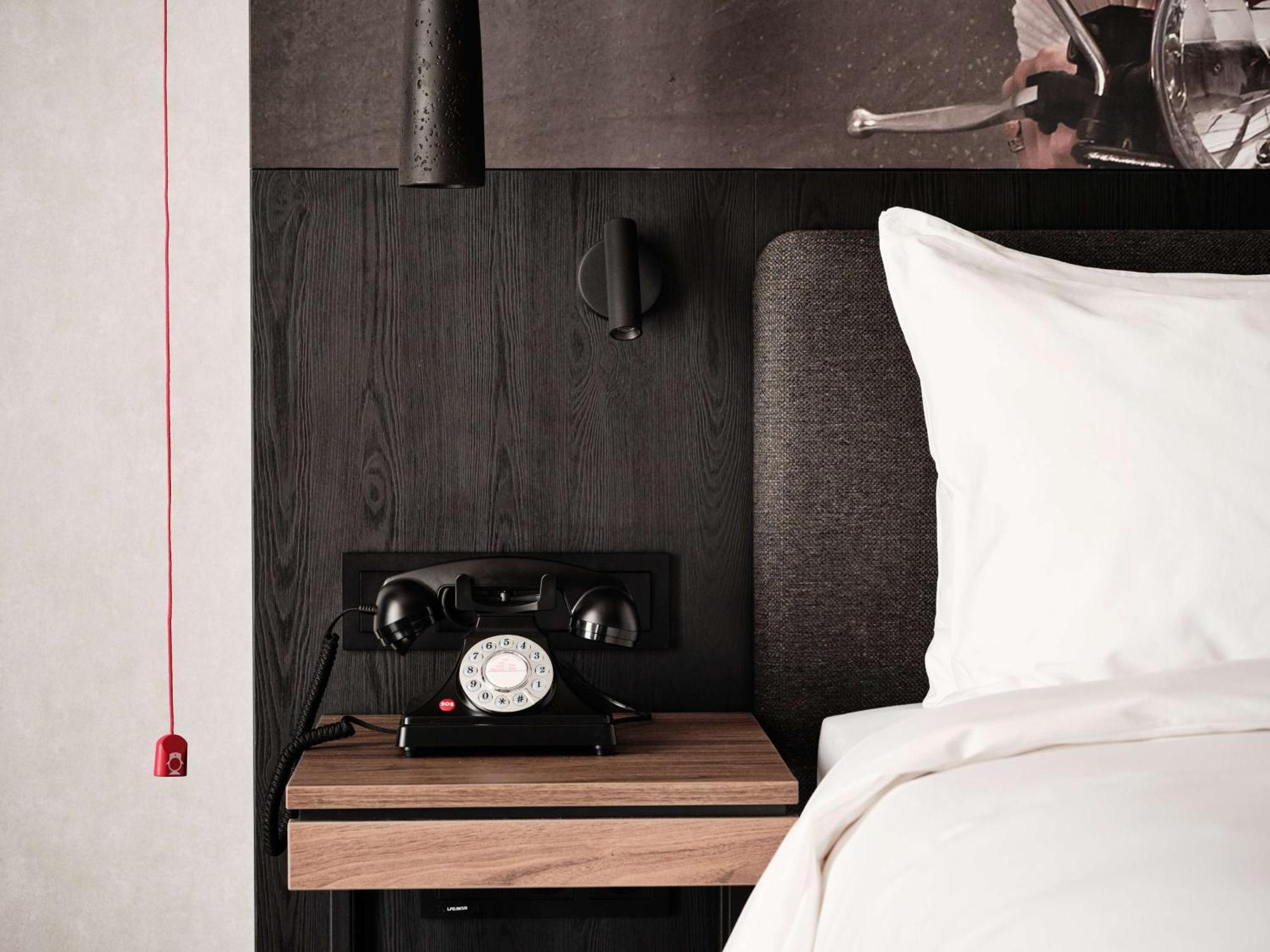Radisson Red Hotel & Radisson Red Apartments, Краков Экстерьер фото