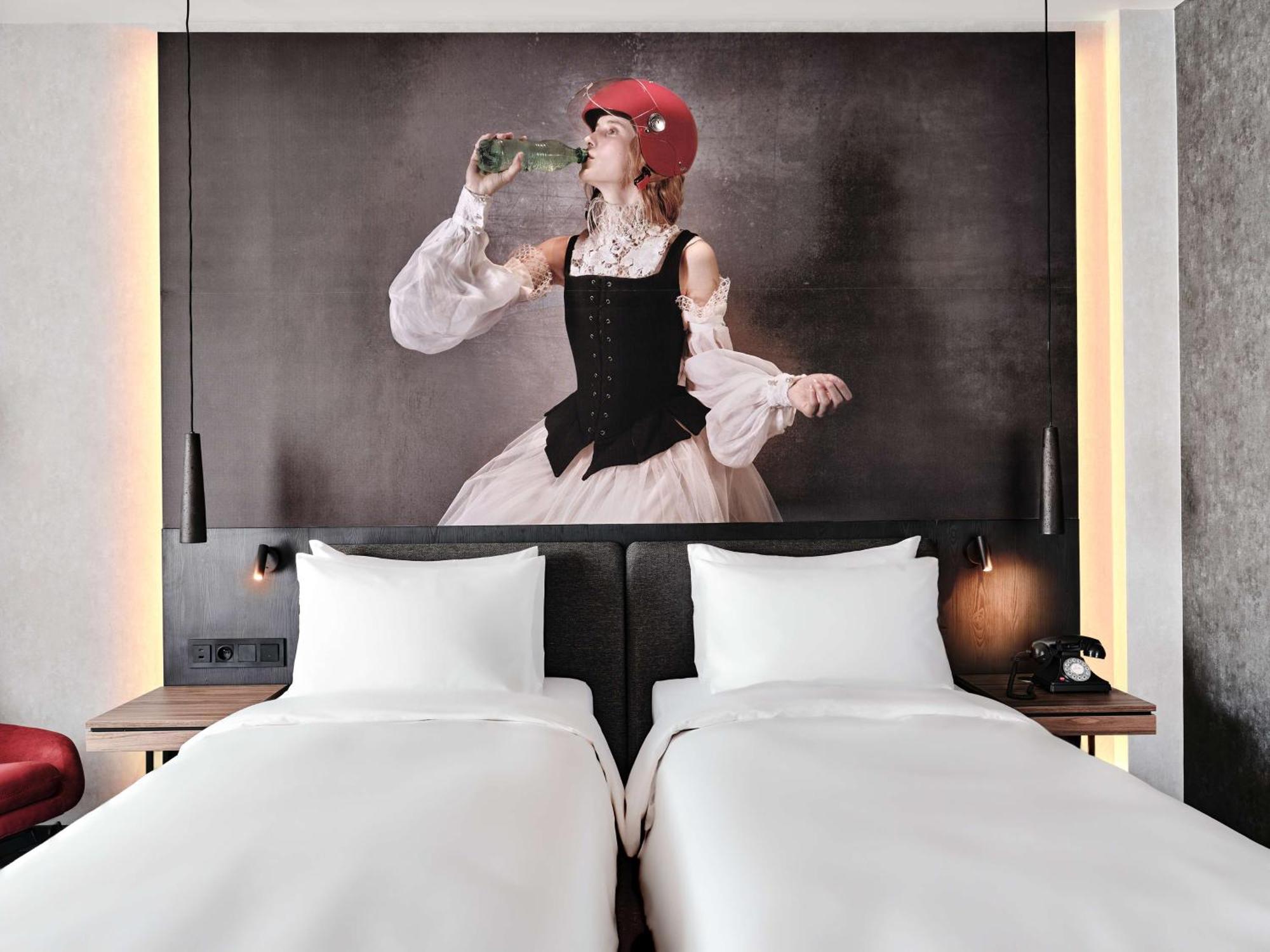 Radisson Red Hotel & Radisson Red Apartments, Краков Экстерьер фото