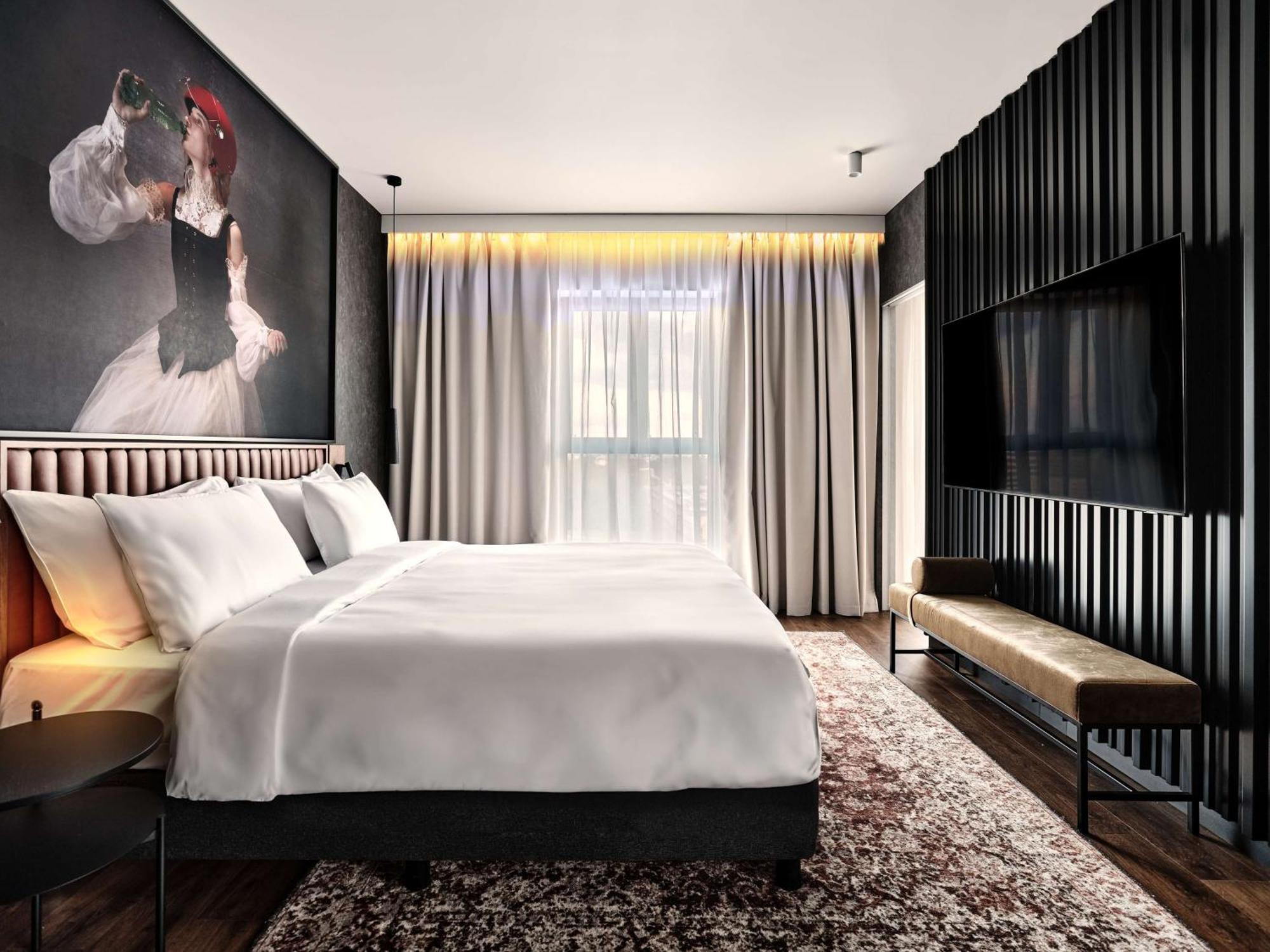Radisson Red Hotel & Radisson Red Apartments, Краков Экстерьер фото