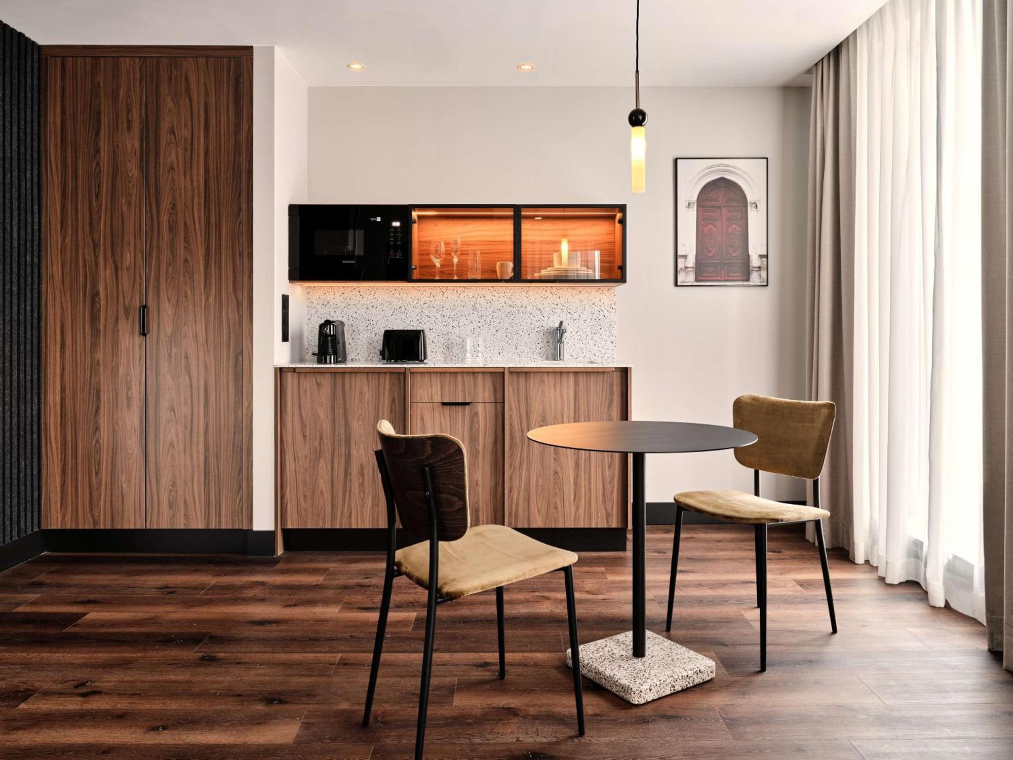 Radisson Red Hotel & Radisson Red Apartments, Краков Экстерьер фото