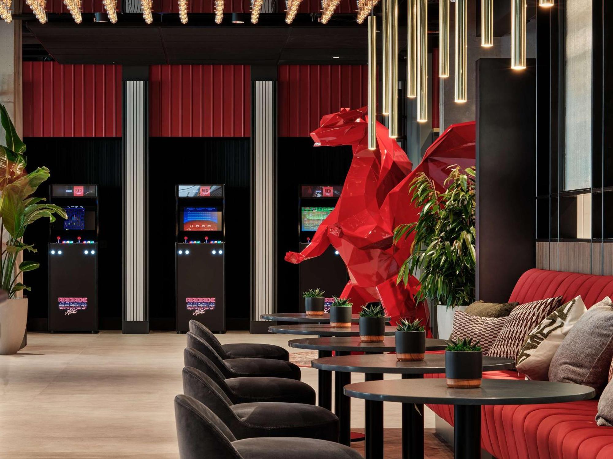 Radisson Red Hotel & Radisson Red Apartments, Краков Экстерьер фото