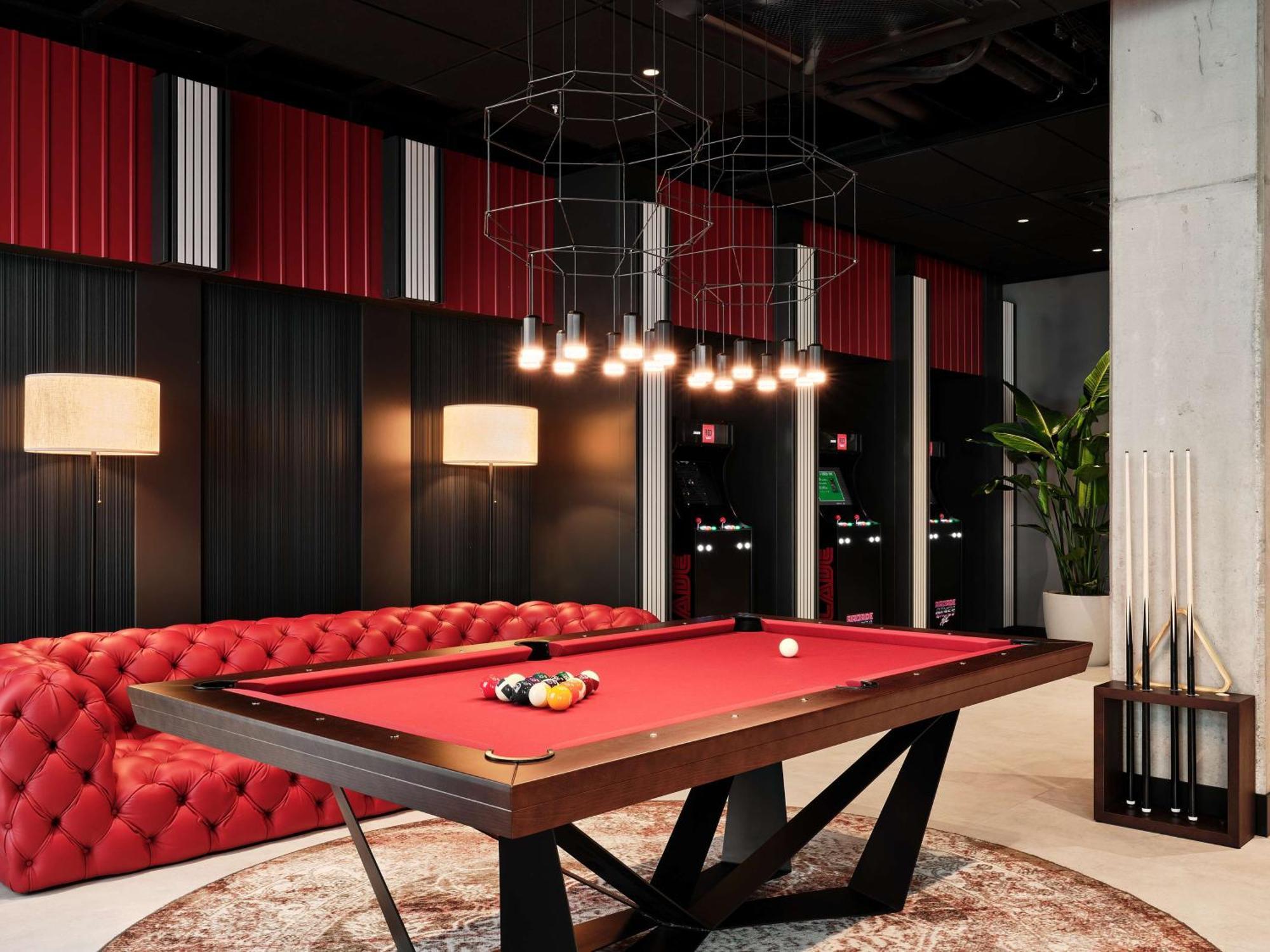 Radisson Red Hotel & Radisson Red Apartments, Краков Экстерьер фото